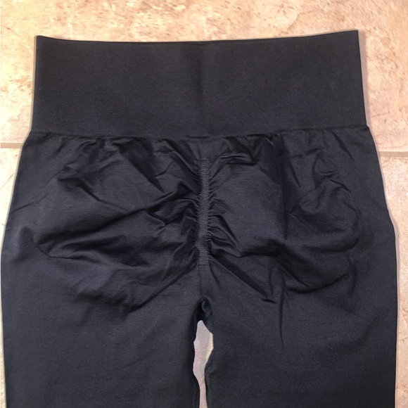 🖤NWT HALARA Seamless Flow High Waisted Ruched Plain Leggings - Sold Out - Size L - Picture 9 of 13
